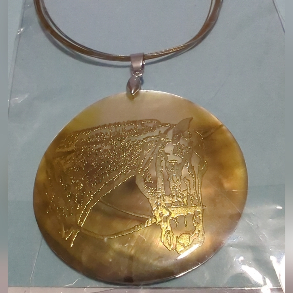 HORSE HEAD Genuine Mother Of PEARL Hand Painted on Outside of  SHELL On 18K GOLD